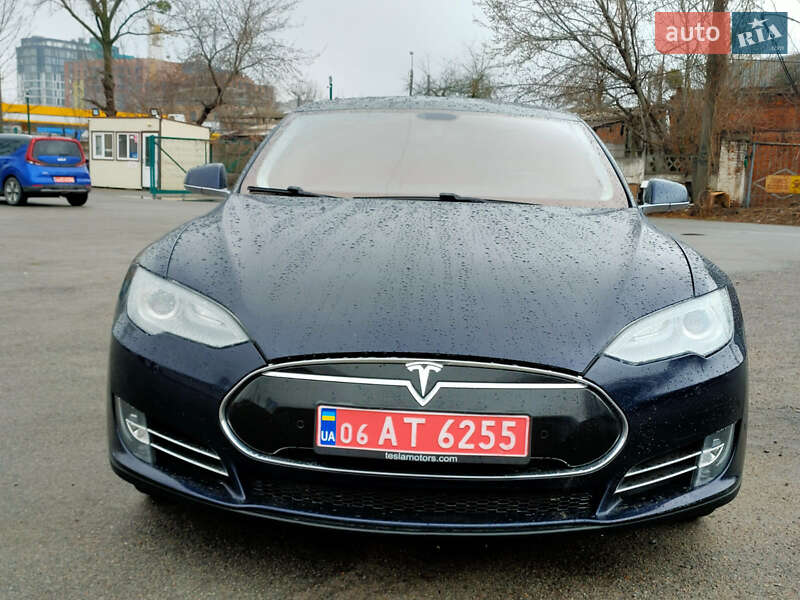Лифтбек Tesla Model S 2014 в Звягеле
