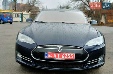 Лифтбек Tesla Model S 2014 в 