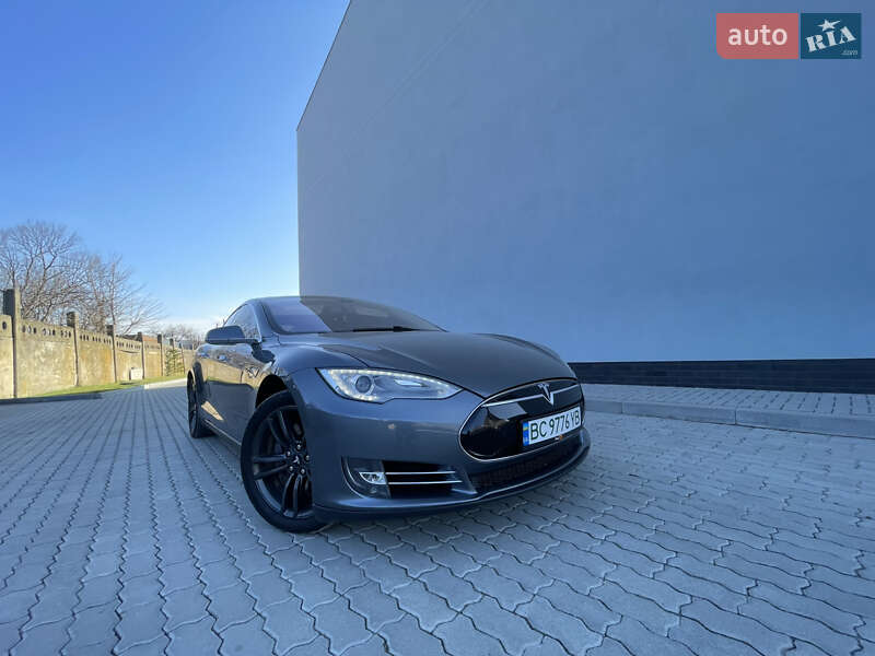Tesla Model S 2014