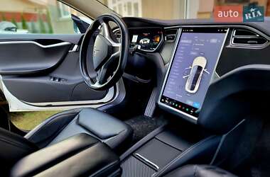 Лифтбек Tesla Model S 2015 в 
