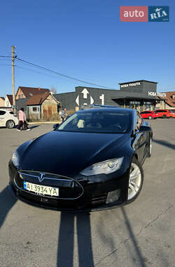 Лифтбек Tesla Model S 2015 в Киеве