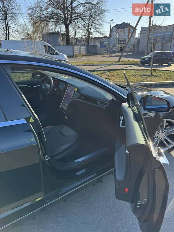 Лифтбек Tesla Model S 2015 в Киеве