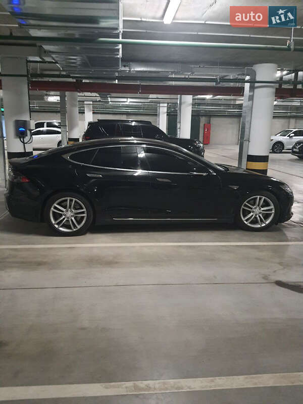 Лифтбек Tesla Model S 2015 в Киеве