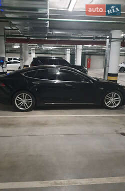 Лифтбек Tesla Model S 2015 в 