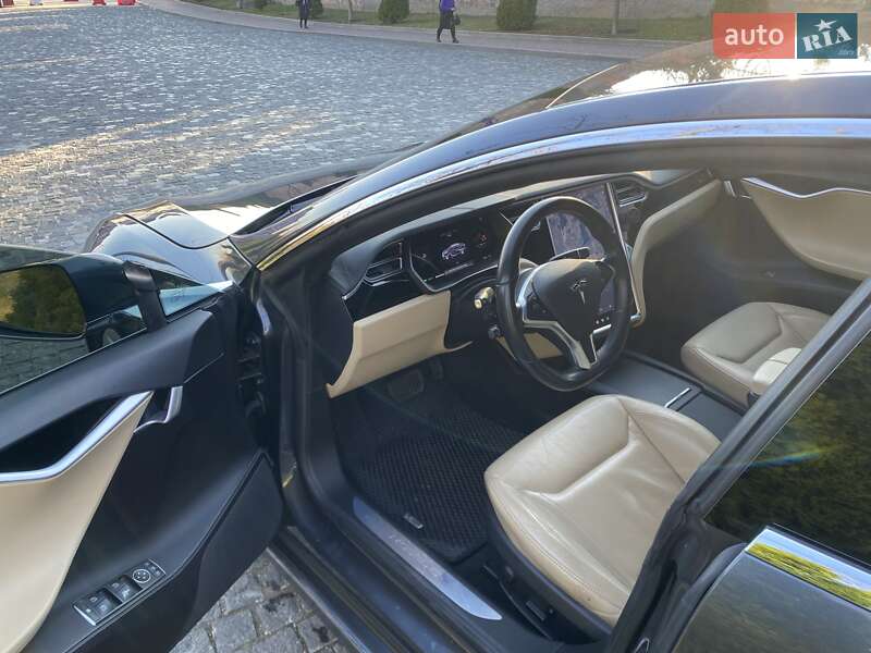 Ліфтбек Tesla Model S 2016 в Києві