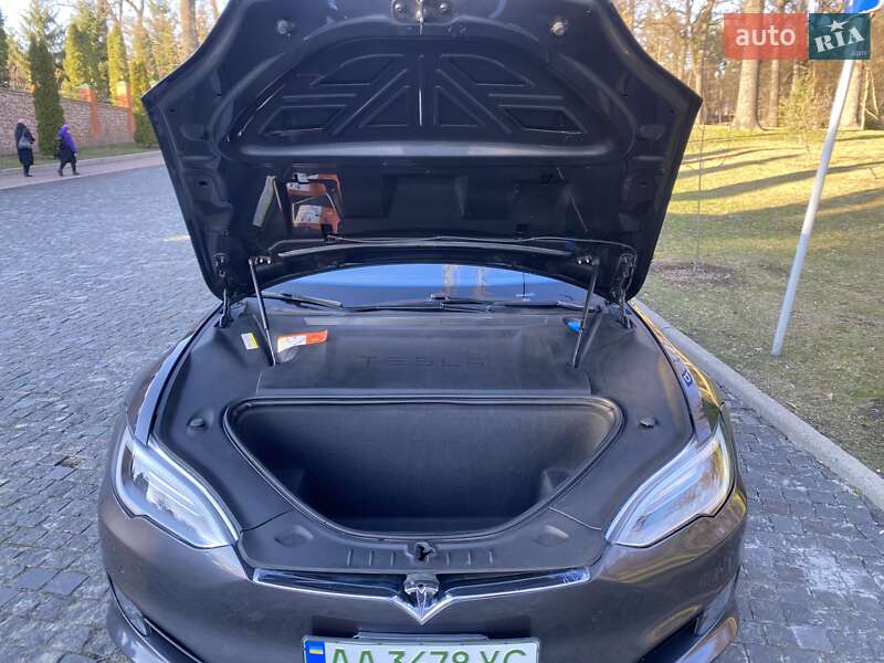 Ліфтбек Tesla Model S 2016 в Києві