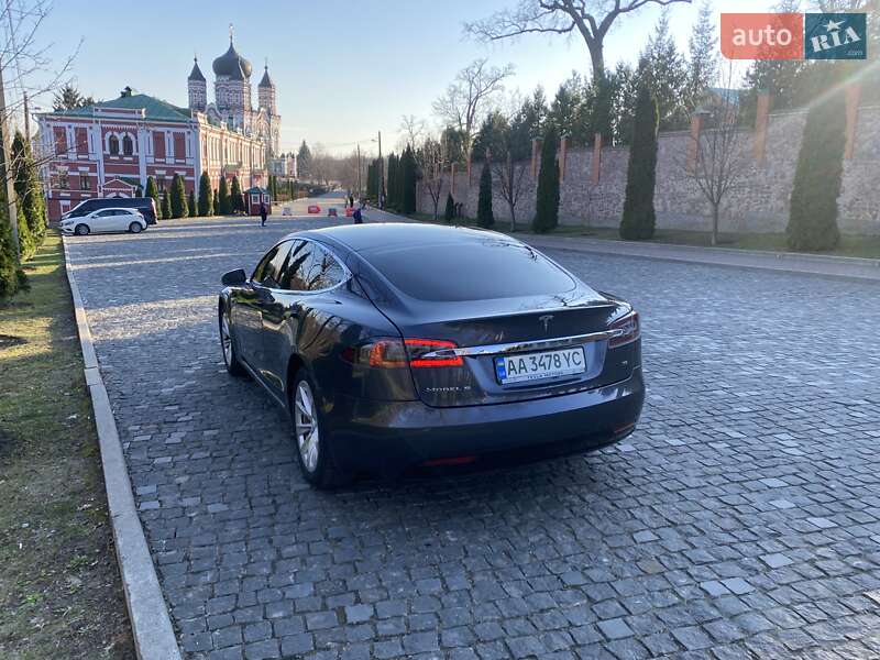 Ліфтбек Tesla Model S 2016 в Києві
