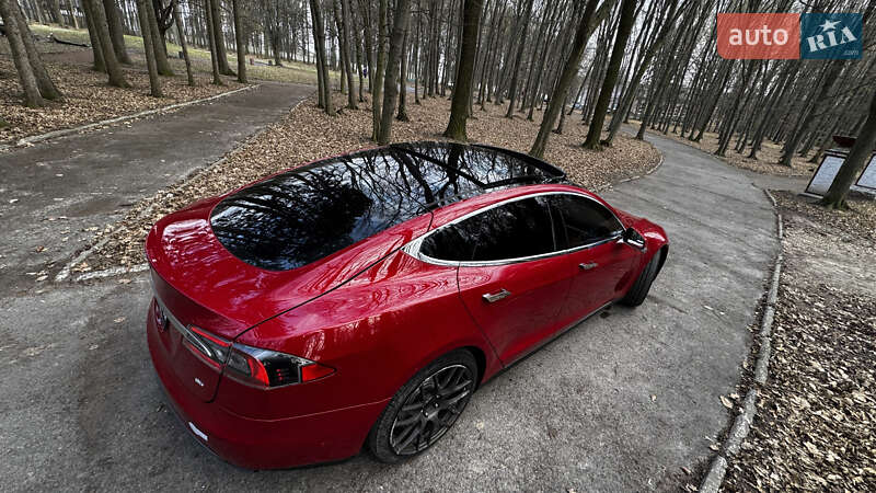Лифтбек Tesla Model S 2014 в 