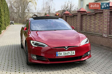 Лифтбек Tesla Model S 2016 в 