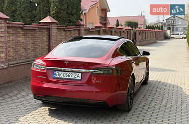 Лифтбек Tesla Model S 2016 в 