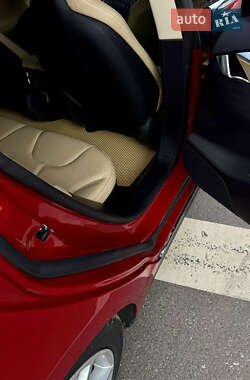 Лифтбек Tesla Model S 2013 в 