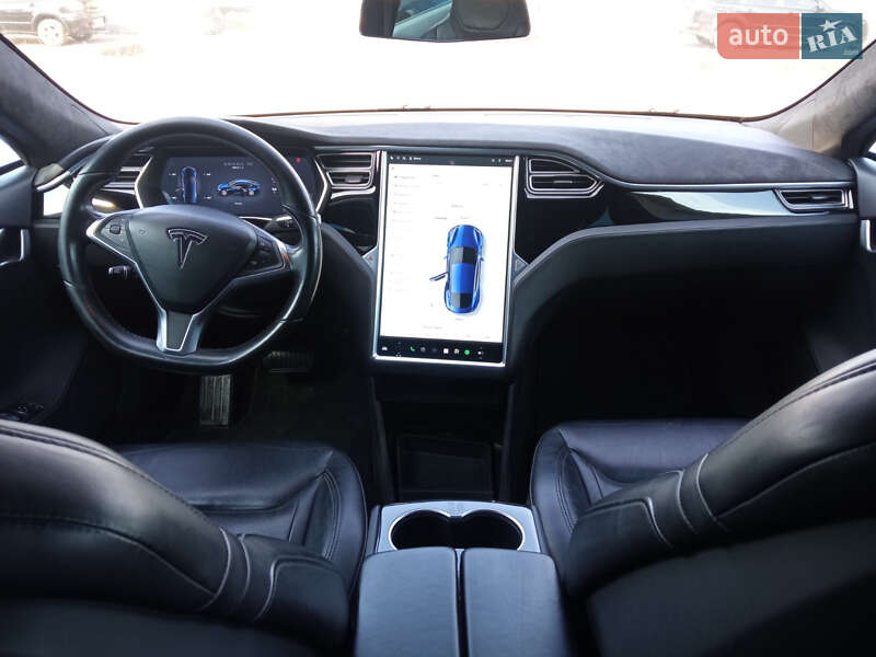 Лифтбек Tesla Model S 2015 в Радехове