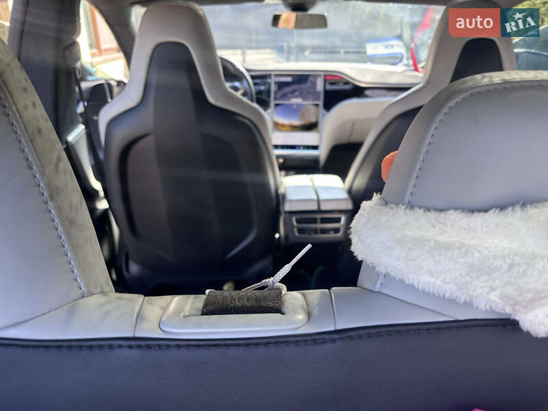 Ліфтбек Tesla Model S 2015 в Києві