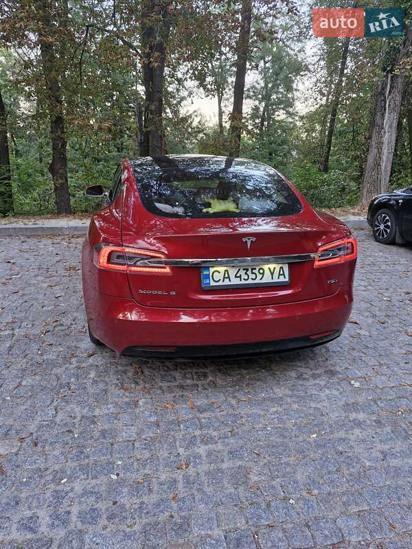 Лифтбек Tesla Model S 2017 в 