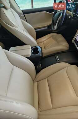 Лифтбек Tesla Model S 2017 в 