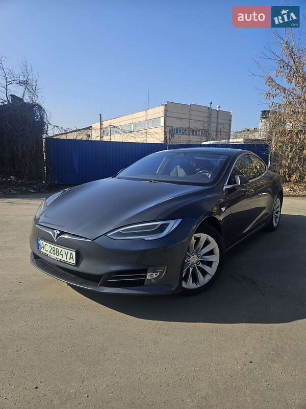 Tesla Model S 2020