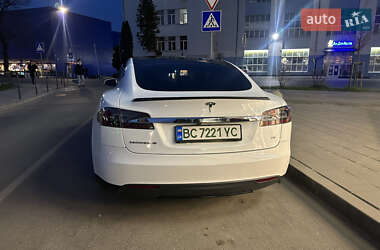 Лифтбек Tesla Model S 2015 в 