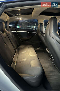 Лифтбек Tesla Model S 2015 в 