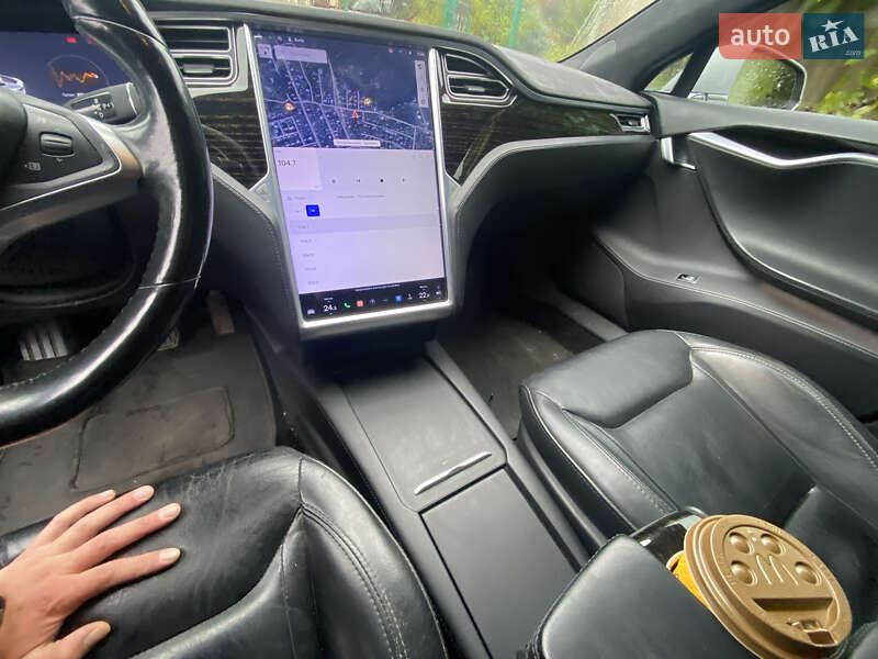 Лифтбек Tesla Model S 2016 в Львове
