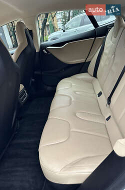 Ліфтбек Tesla Model S 2013 в 