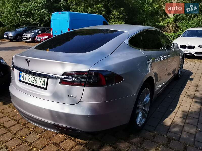 Ліфтбек Tesla Model S 2016 в Тернополі