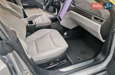Ліфтбек Tesla Model S 2016 в Тернополі