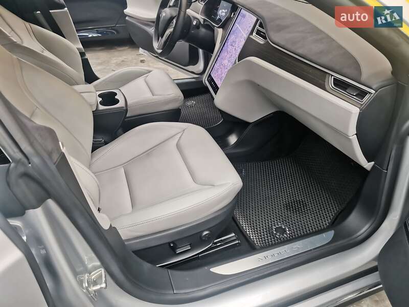 Ліфтбек Tesla Model S 2016 в Тернополі