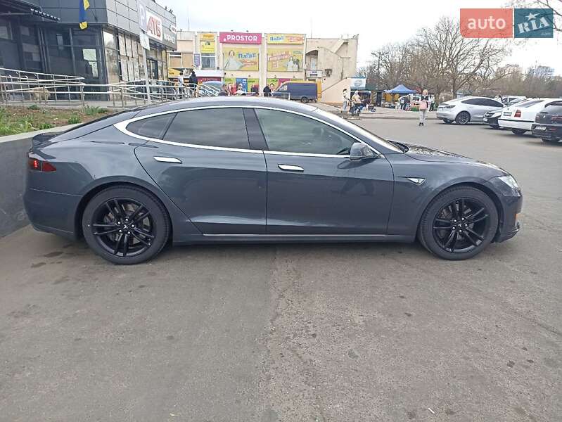 Ліфтбек Tesla Model S 2015 в Миколаєві