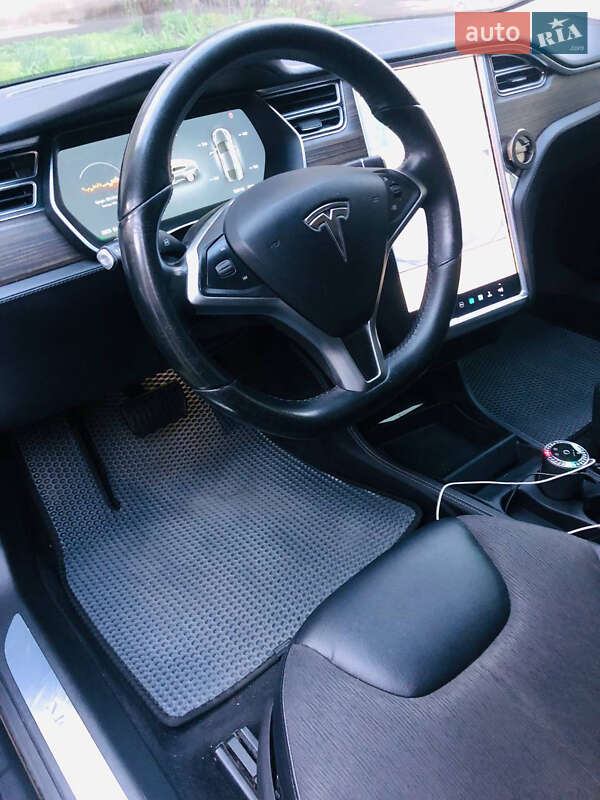 Ліфтбек Tesla Model S 2015 в Миколаєві
