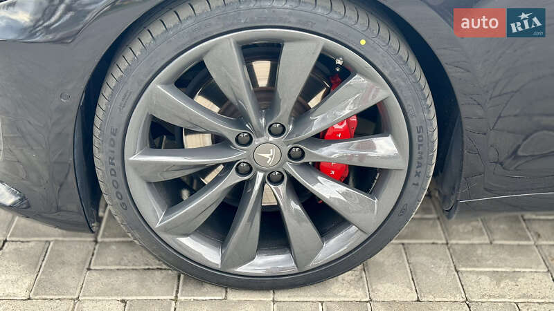 Лифтбек Tesla Model S 2017 в Черкассах