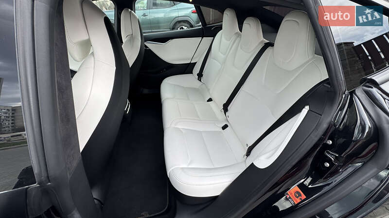 Лифтбек Tesla Model S 2017 в Черкассах