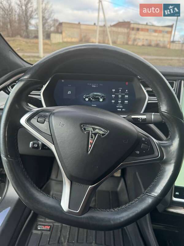 Лифтбек Tesla Model S 2016 в Кропивницком