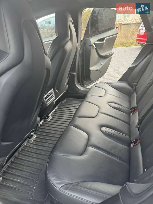 Лифтбек Tesla Model S 2016 в Кропивницком