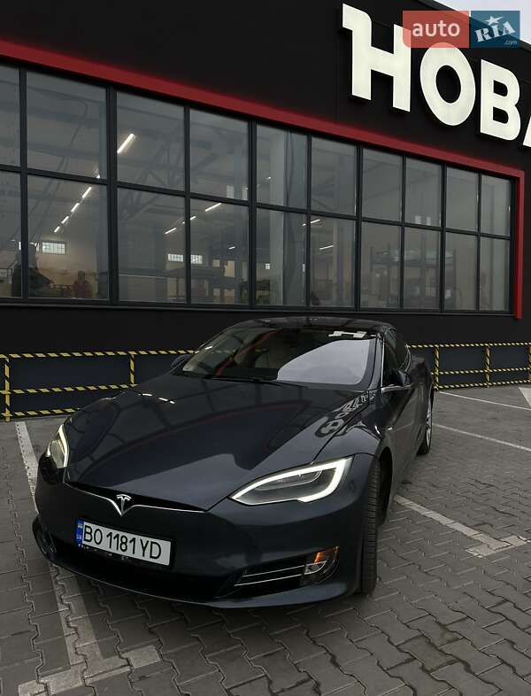 Tesla Model S 2018