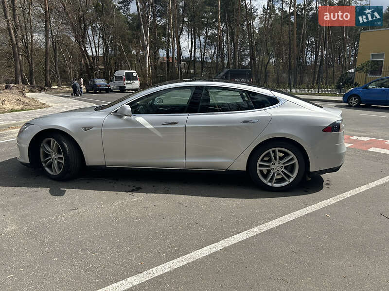Ліфтбек Tesla Model S 2014 в Житомирі
