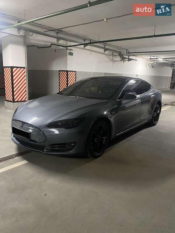 Лифтбек Tesla Model S 2013 в Киеве