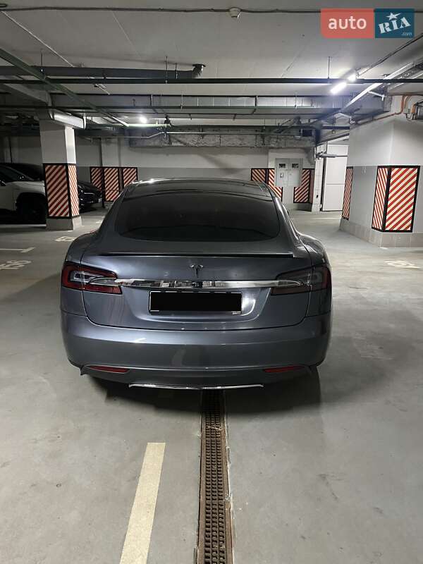 Лифтбек Tesla Model S 2013 в Киеве