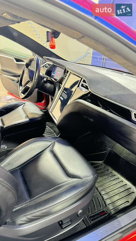 Лифтбек Tesla Model S 2015 в Киеве