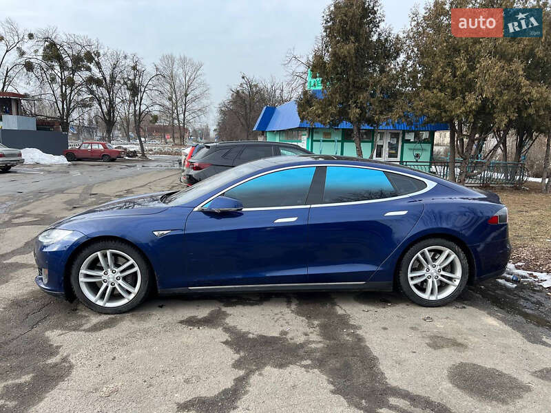 Лифтбек Tesla Model S 2015 в Киеве