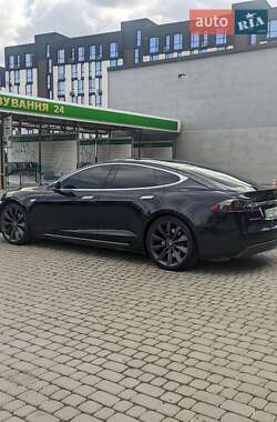 Лифтбек Tesla Model S 2013 в 