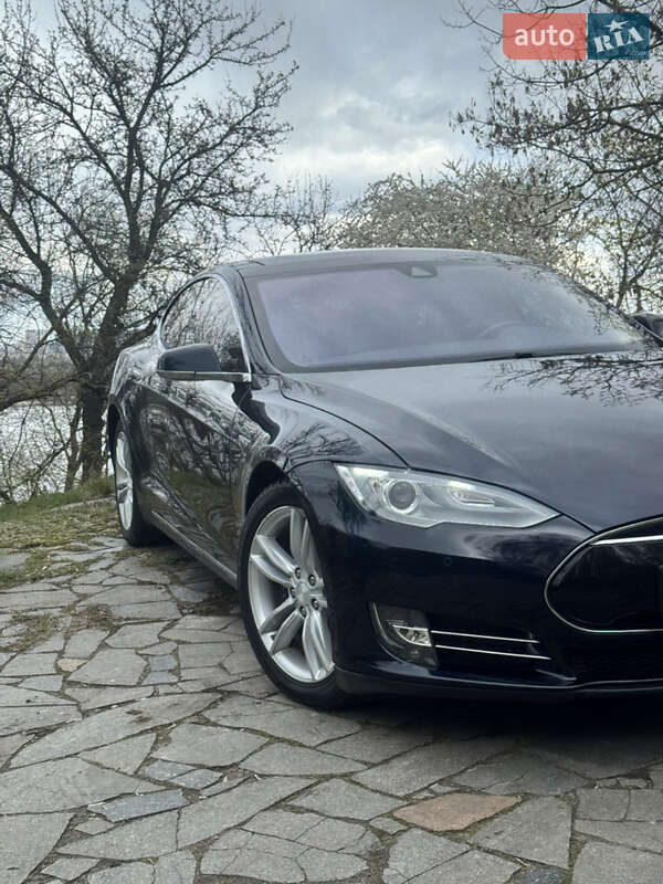 Лифтбек Tesla Model S 2015 в Киеве фото 2 Лифтбек Tesla Model S 2015 в Киеве