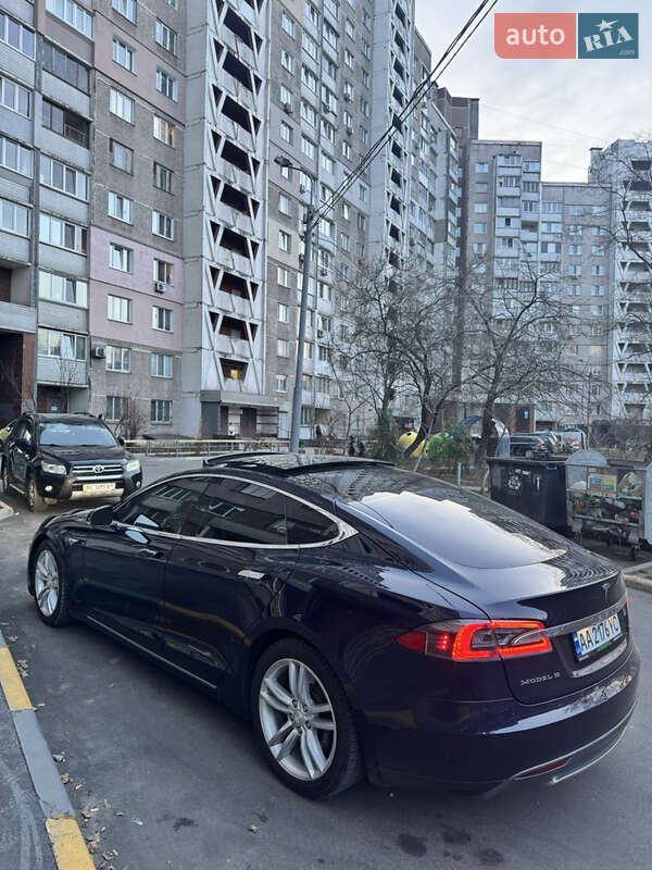 Лифтбек Tesla Model S 2015 в Киеве фото 11 Лифтбек Tesla Model S 2015 в Киеве