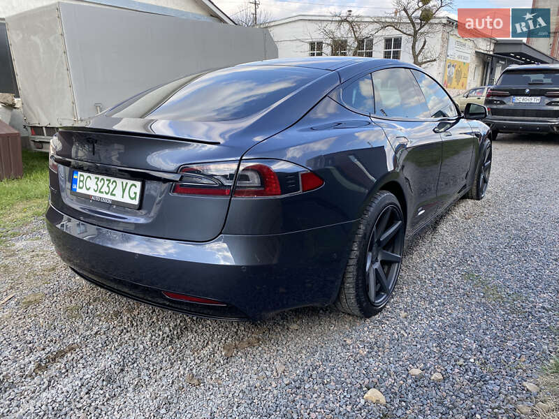 Лифтбек Tesla Model S 2017 в Львове