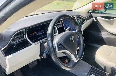 Лифтбек Tesla Model S 2013 в 