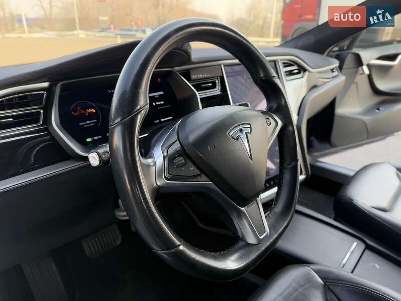 Лифтбек Tesla Model S 2016 в Днепре