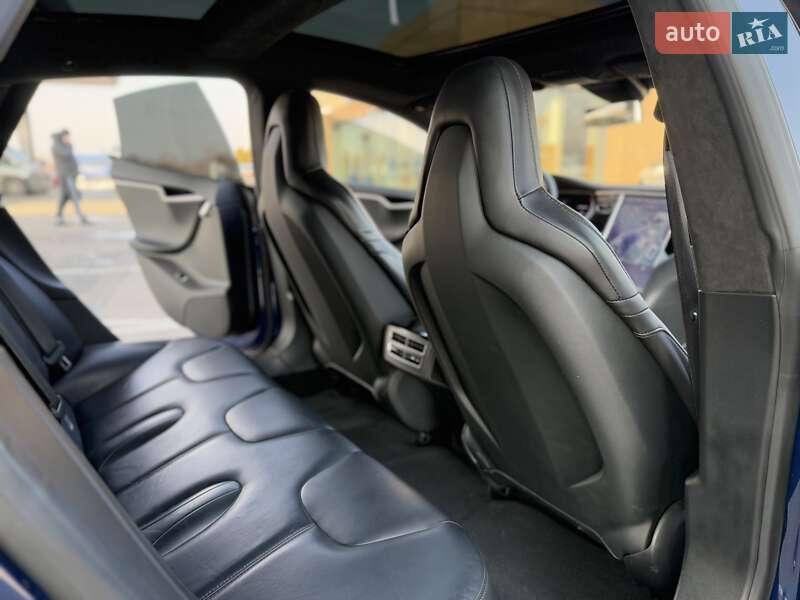 Лифтбек Tesla Model S 2016 в Днепре