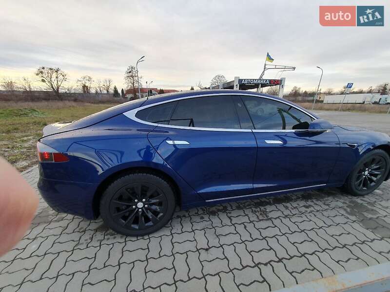 Лифтбек Tesla Model S 2018 в Львове