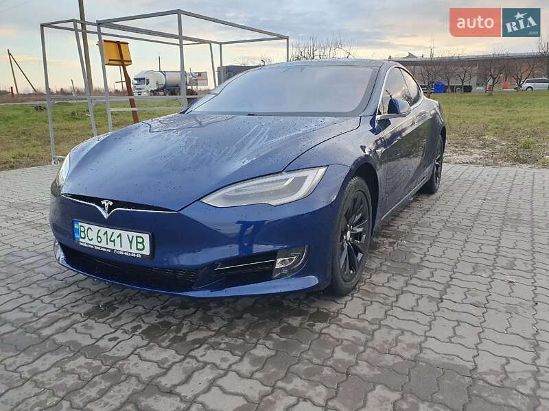 Лифтбек Tesla Model S 2018 в Львове