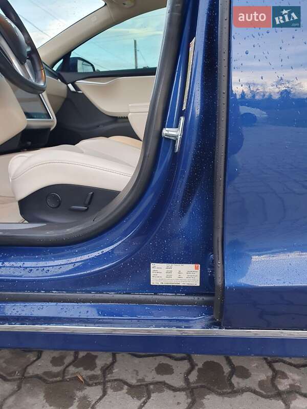 Лифтбек Tesla Model S 2018 в Львове