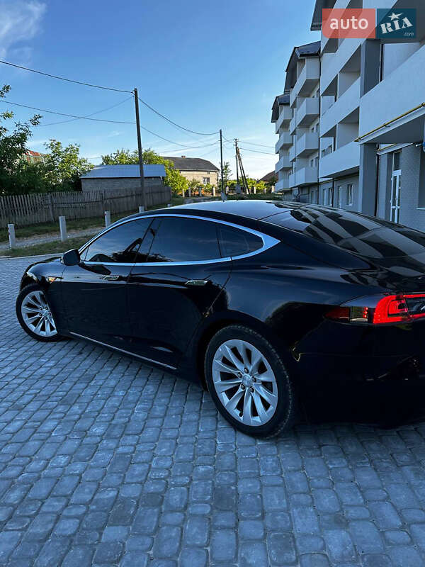 Лифтбек Tesla Model S 2016 в Львове